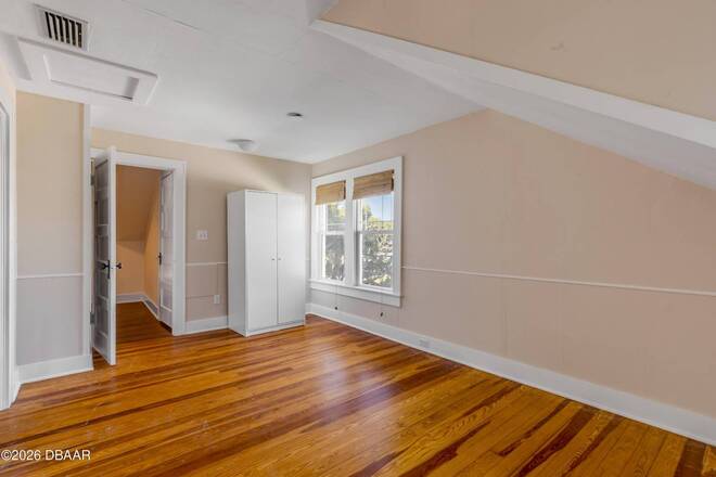 315 Due East St, New Smyrna Beach, FL 32169