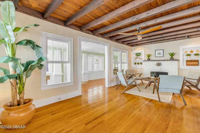 315 Due East St, New Smyrna Beach, FL 32169