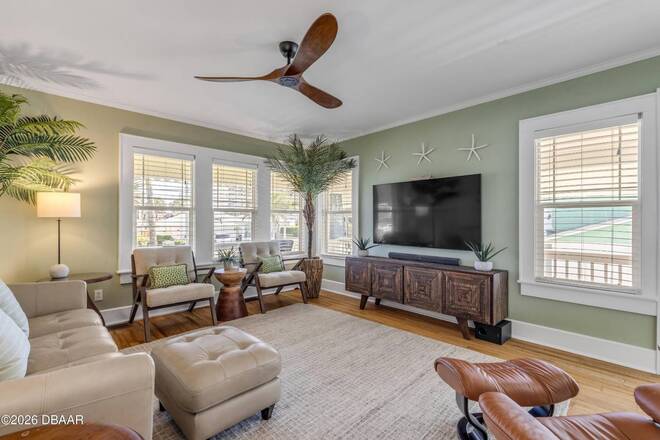 315 Due East St, New Smyrna Beach, FL 32169
