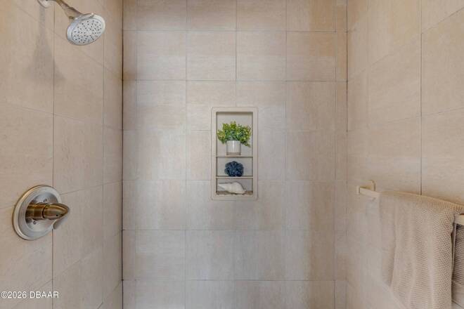 315 Due East St, New Smyrna Beach, FL 32169