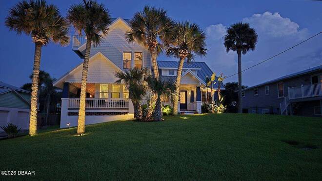 315 Due East St, New Smyrna Beach, FL 32169