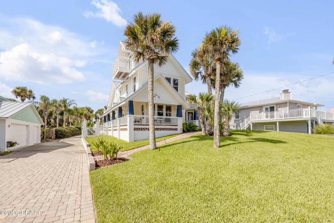 315 Due East St, New Smyrna Beach, FL 32169