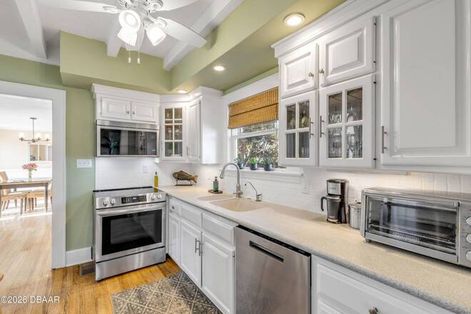 315 Due East St, New Smyrna Beach, FL 32169