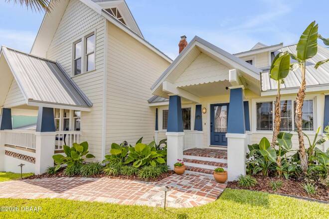 315 Due East St, New Smyrna Beach, FL 32169