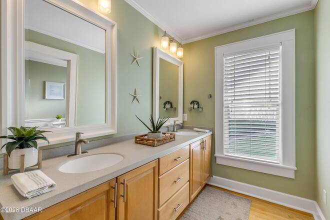 315 Due East St, New Smyrna Beach, FL 32169