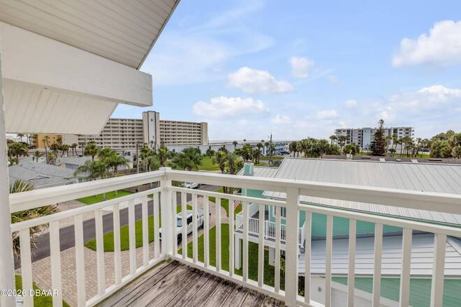 315 Due East St, New Smyrna Beach, FL 32169