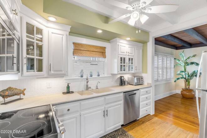 315 Due East St, New Smyrna Beach, FL 32169
