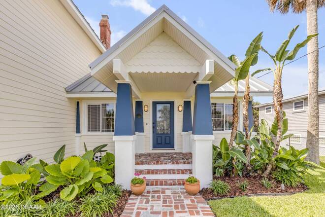 315 Due East St, New Smyrna Beach, FL 32169