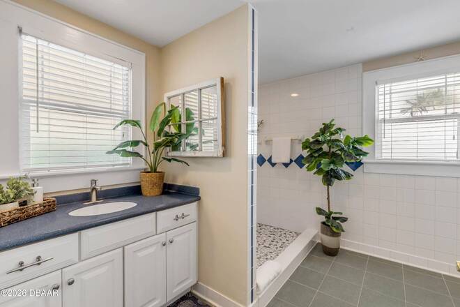 315 Due East St, New Smyrna Beach, FL 32169