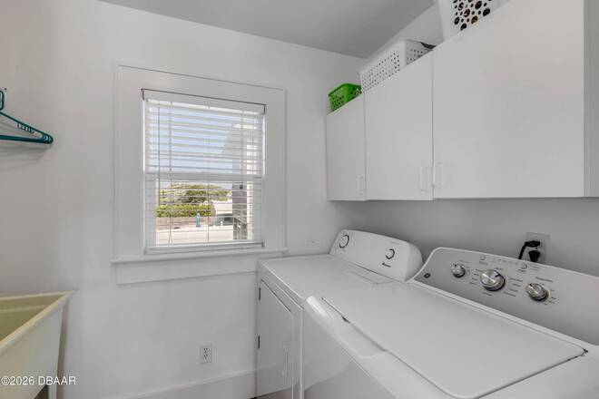 315 Due East St, New Smyrna Beach, FL 32169