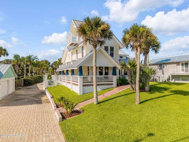 315 Due East St, New Smyrna Beach, FL 32169