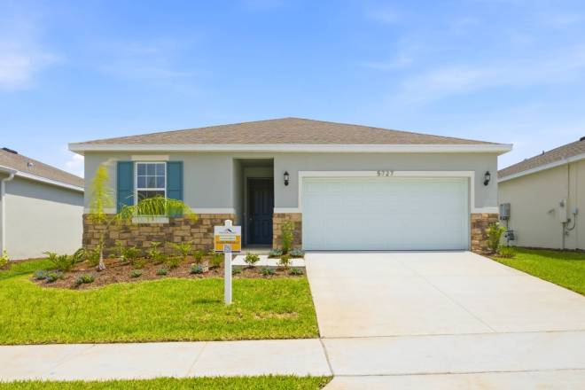5727 Hiawassee Rd, Okahumpka, FL 34762