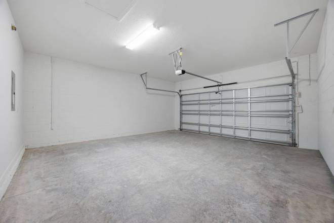 5727 Hiawassee Rd, Okahumpka, FL 34762