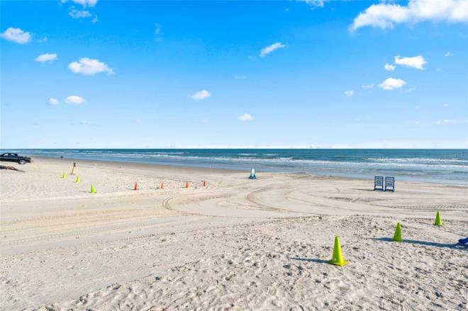 101 N Pine St, #2, New Smyrna Beach, FL 32169