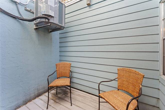 101 N Pine St, #2, New Smyrna Beach, FL 32169