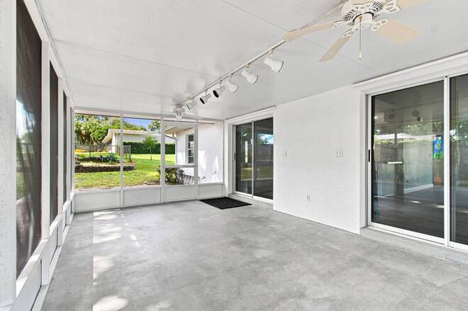 5636 Cypress St, Zephyrhills, FL 33542