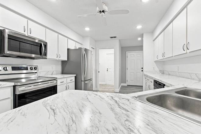 5636 Cypress St, Zephyrhills, FL 33542