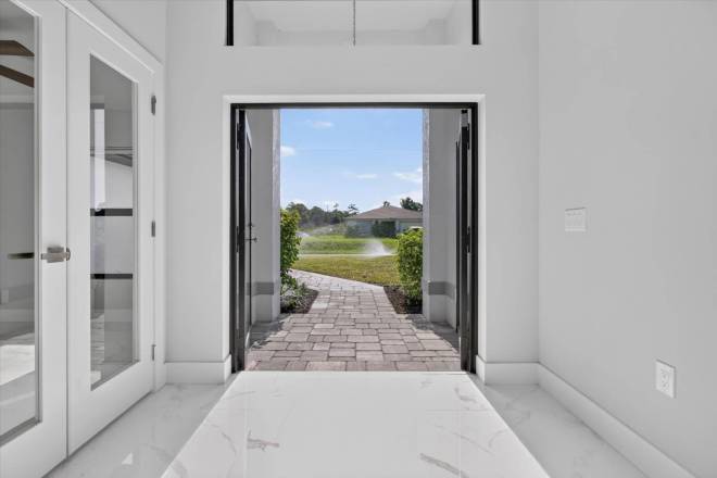 526 Wabasso S Ave, Lehigh Acres, FL 33974