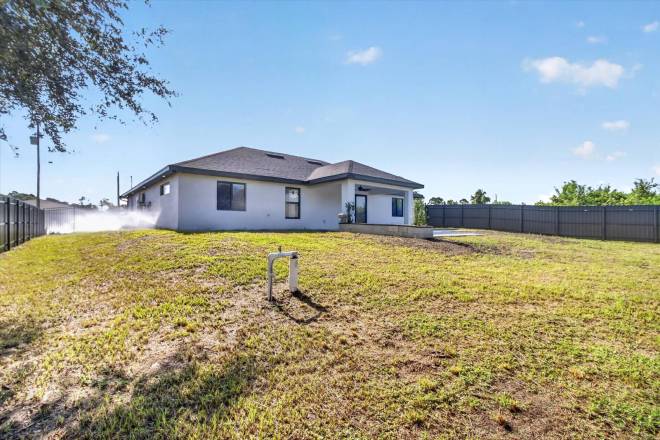 526 Wabasso S Ave, Lehigh Acres, FL 33974
