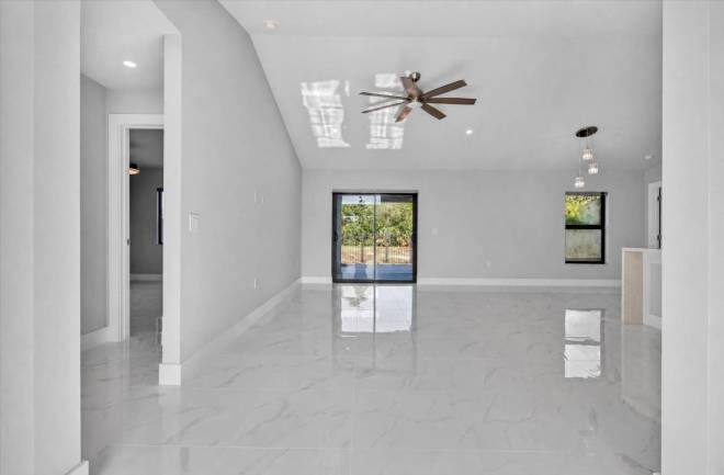 526 Wabasso S Ave, Lehigh Acres, FL 33974