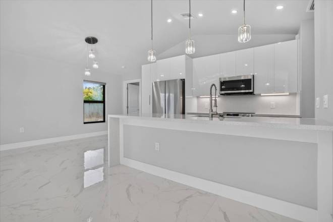 526 Wabasso S Ave, Lehigh Acres, FL 33974