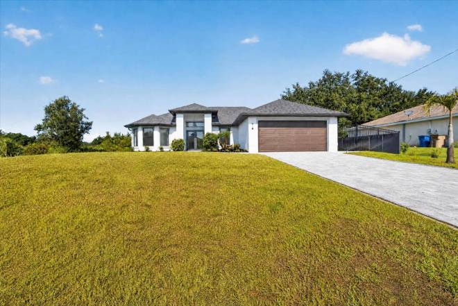 526 Wabasso S Ave, Lehigh Acres, FL 33974