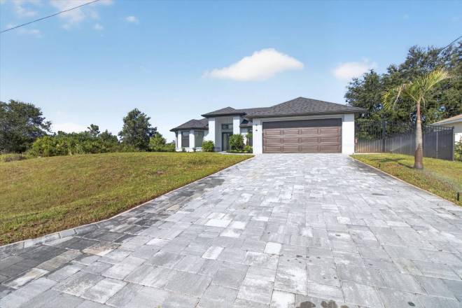 526 Wabasso S Ave, Lehigh Acres, FL 33974