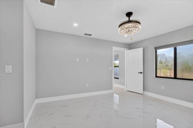 526 Wabasso S Ave, Lehigh Acres, FL 33974