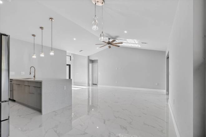 526 Wabasso S Ave, Lehigh Acres, FL 33974