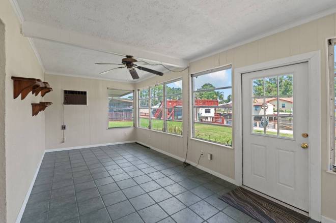1630 Paradise Lane, Astor, FL 32102