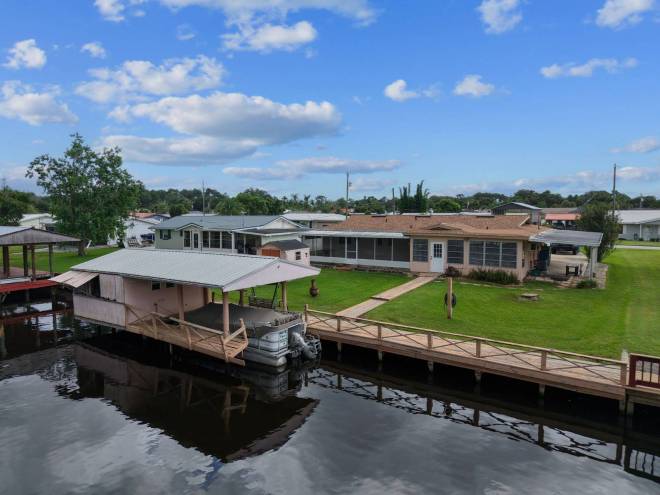 1630 Paradise Lane, Astor, FL 32102