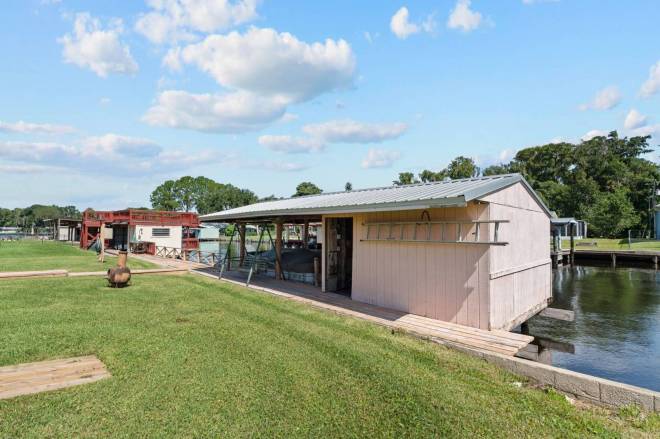 1630 Paradise Lane, Astor, FL 32102