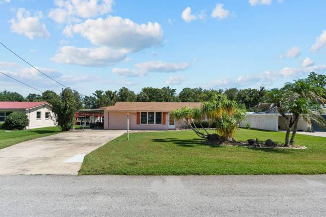 1630 Paradise Lane, Astor, FL 32102