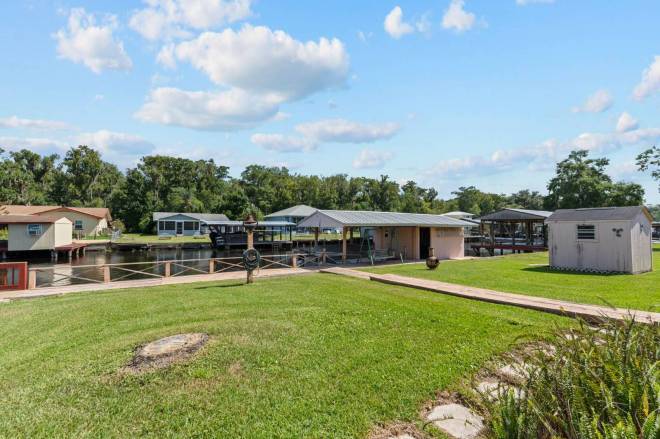 1630 Paradise Lane, Astor, FL 32102