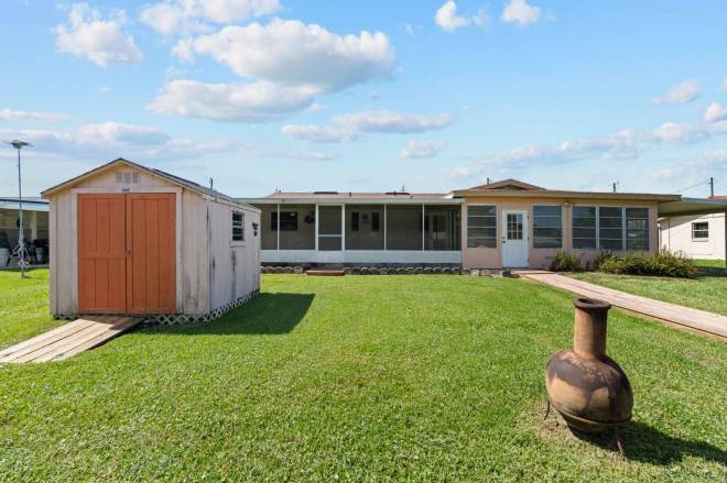 1630 Paradise Lane, Astor, FL 32102