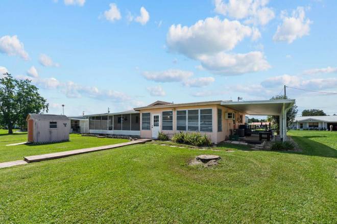 1630 Paradise Lane, Astor, FL 32102