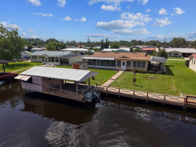 1630 Paradise Lane, Astor, FL 32102