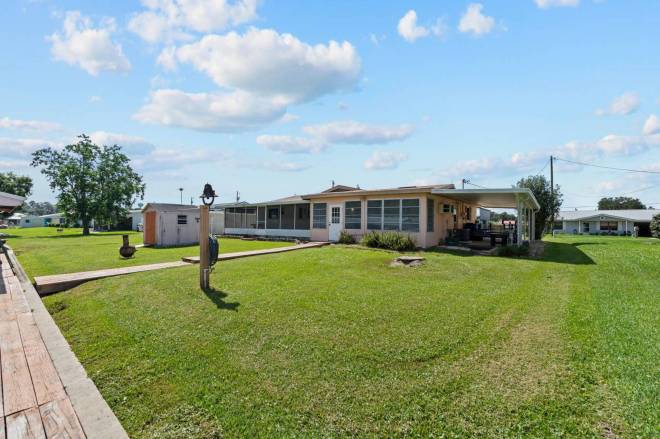 1630 Paradise Lane, Astor, FL 32102