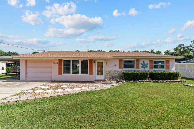 1630 Paradise Lane, Astor, FL 32102