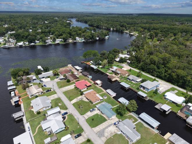 1630 Paradise Lane, Astor, FL 32102