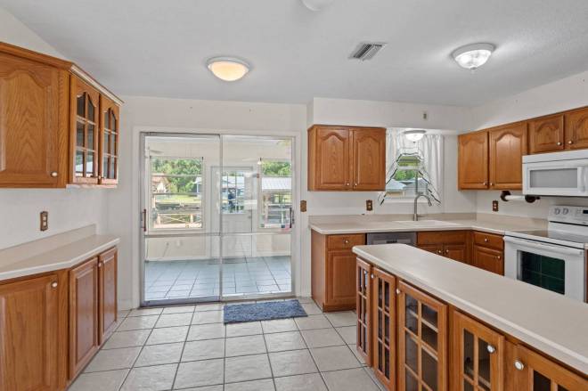 1630 Paradise Lane, Astor, FL 32102
