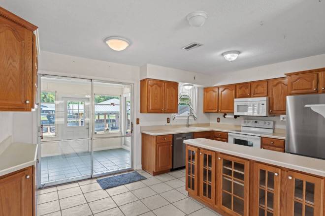 1630 Paradise Lane, Astor, FL 32102