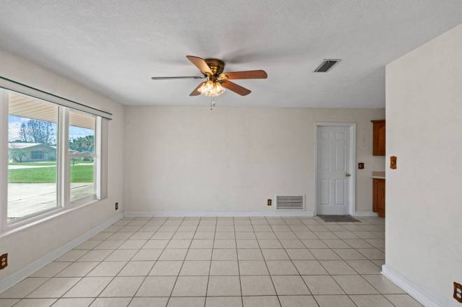 1630 Paradise Lane, Astor, FL 32102