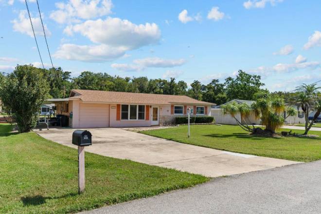 1630 Paradise Lane, Astor, FL 32102