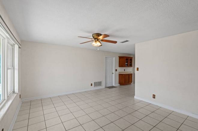 1630 Paradise Lane, Astor, FL 32102