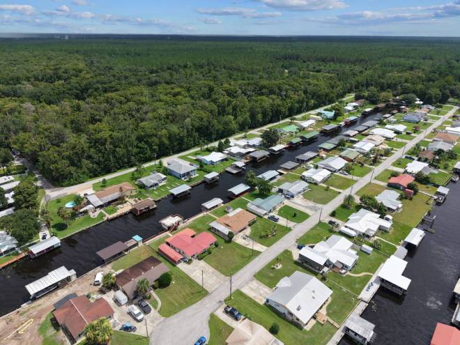 1630 Paradise Lane, Astor, FL 32102