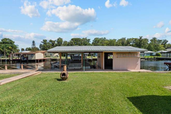 1630 Paradise Lane, Astor, FL 32102