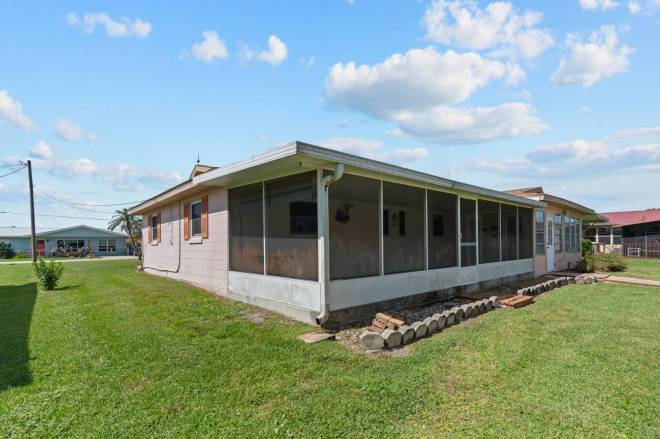 1630 Paradise Lane, Astor, FL 32102