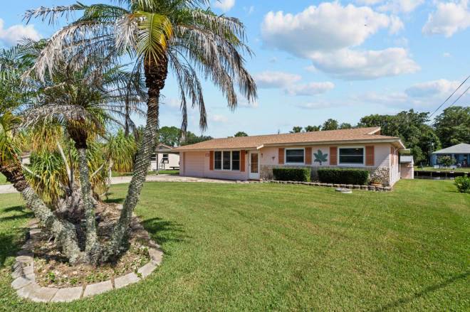 1630 Paradise Lane, Astor, FL 32102