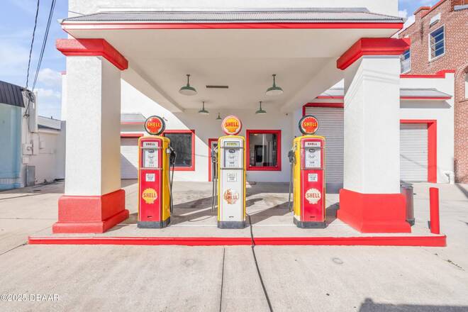208 MAGNOLIA, New Smyrna Beach, FL 32168